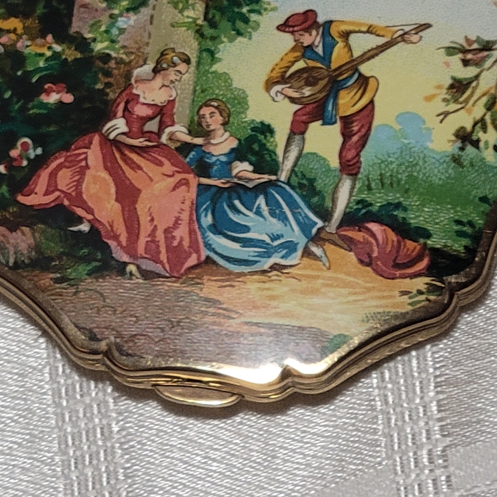 Vintage STRATTON makeup Compact Called The Music Lesson